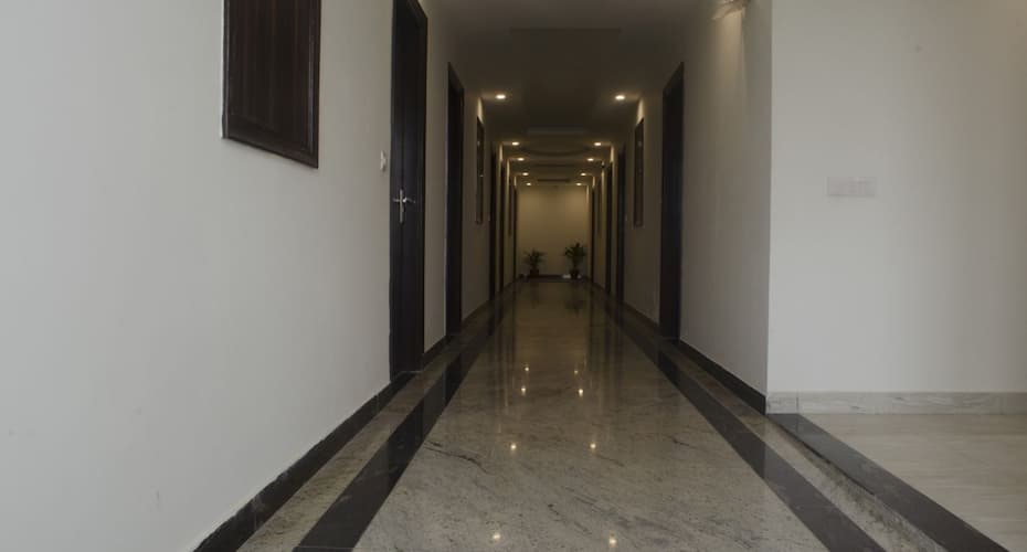 Hotel Lakshmi Plaza (Unit of Hotels18), New Delhi 5
